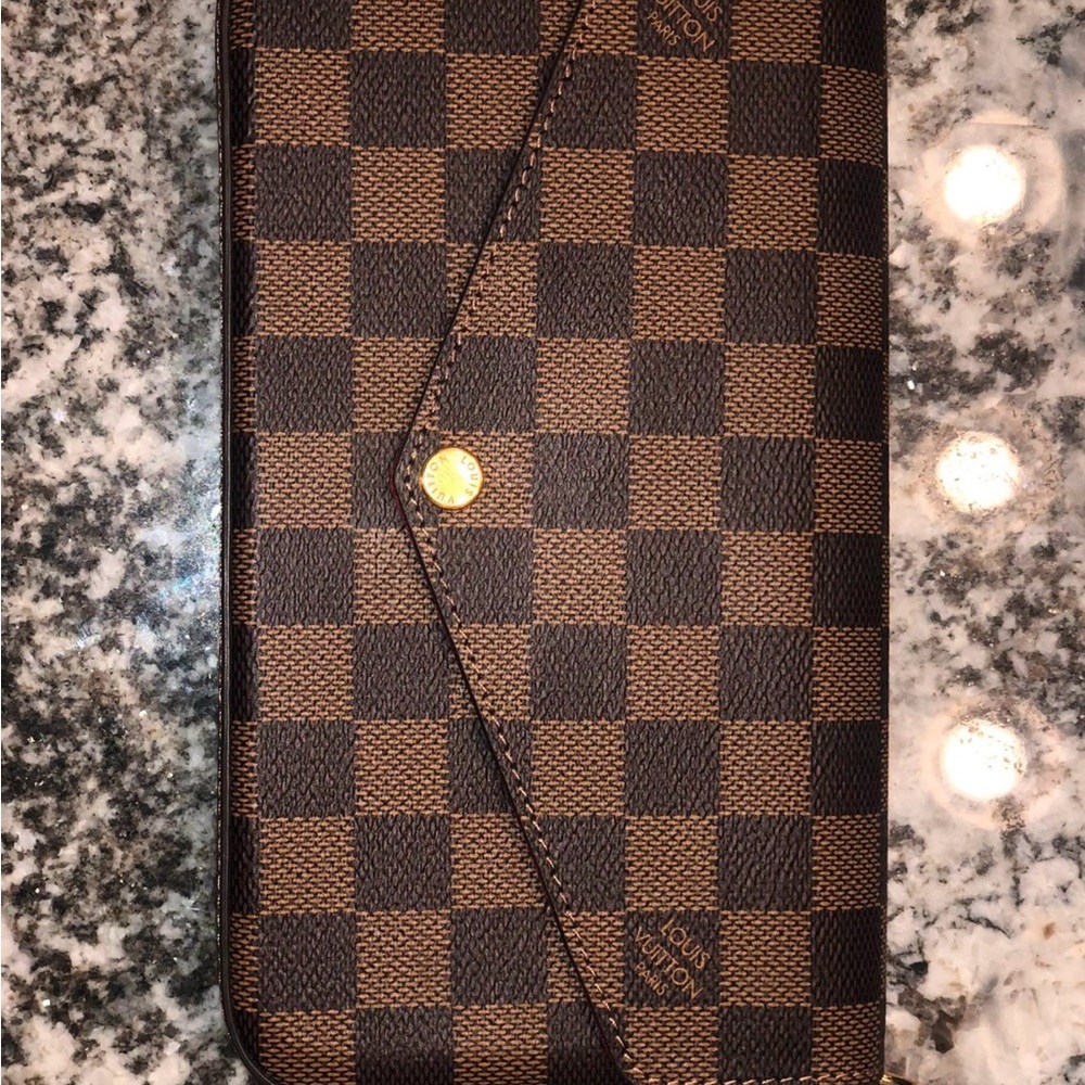 Lv pochette